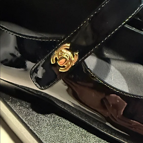 BRAND NEW CHANEL Black Patent Leather Mary Jane Flats - Picture 3 of 8